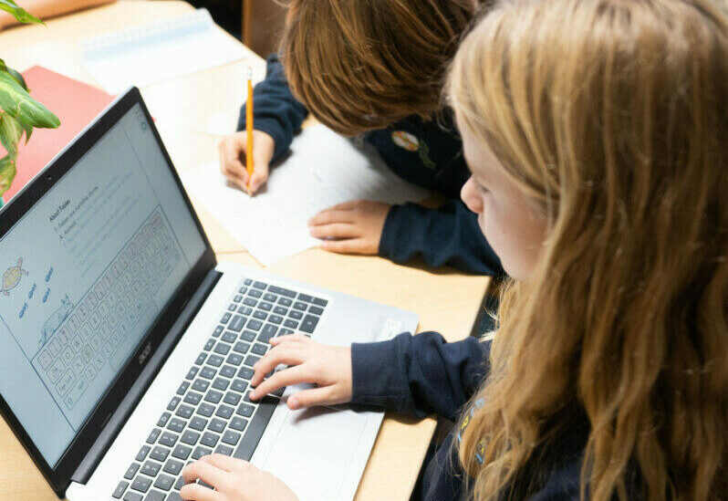 girl at desk with laptop